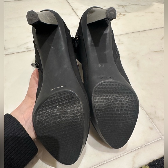 Stuart Weitzman heeled ankle boots with buckle - Picture 6 of 10